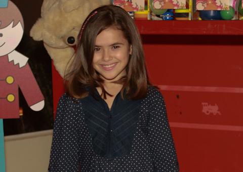 Sem falar com a imprensa, Maísa participa de desfile infantil