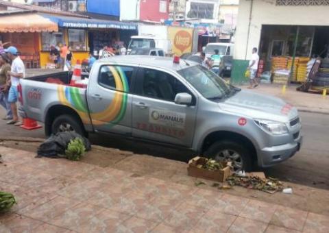 Manaustrans para no cruzamento