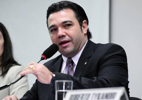 Pastor Marco Feliciano arranca R$ 1.000,00 de paraplégico