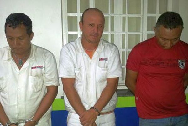 Suspeitos de furto tentam subornar policiais