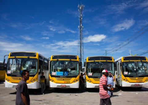 Ônibus depredados  voltaram a circular após manutenção