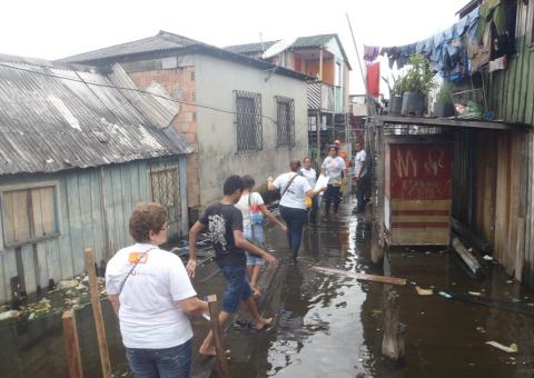 Prefeitura cadastra famílias de área alagada no bairro Glória