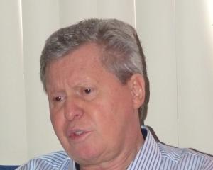 ARTUR NEGA, MAS PODE DISPUTAR O SENADO EM 2014