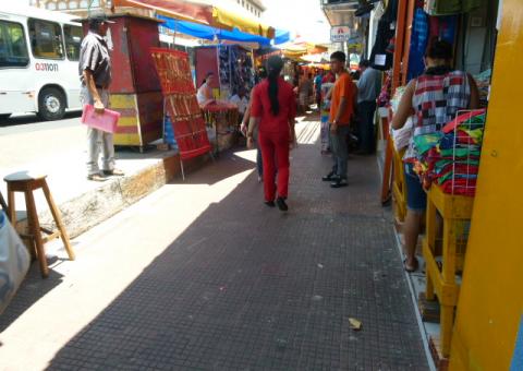 Marques de Santa Cruz recebe nova ação da campanha Calçada Limpa