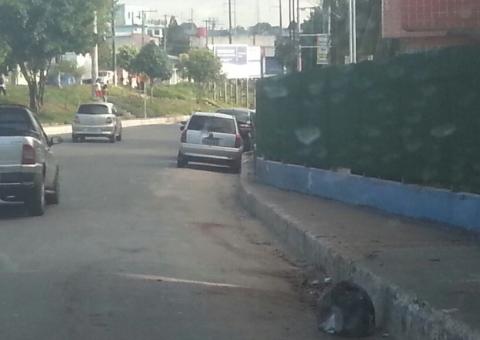 Posto médico engole calçada e irrita moradores da Glória