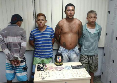 Quarteto do tráfico é preso com droga e dinheiro