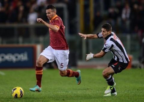 Com seis brasileiros em campo, Roma empata com Udinese no Italiano