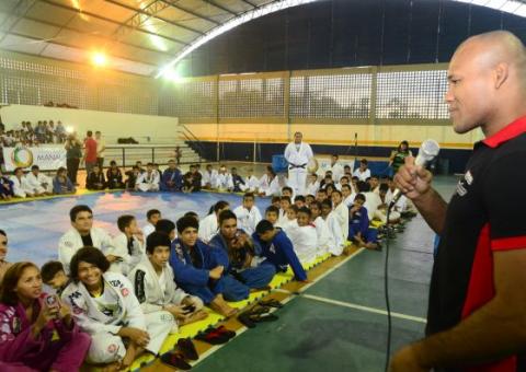 Ronaldo Jacaré e  Distak dão seminário de Jiu-Jítsu e MMA