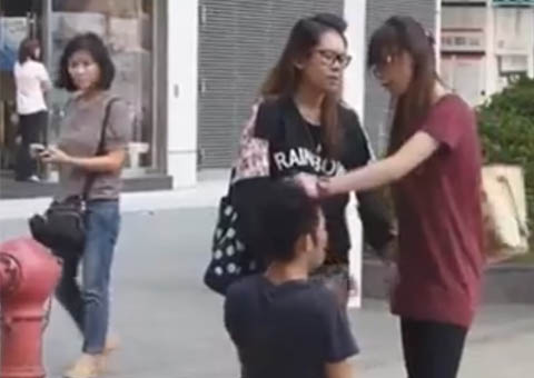 Chinesa pega namorado com outra e vai presa