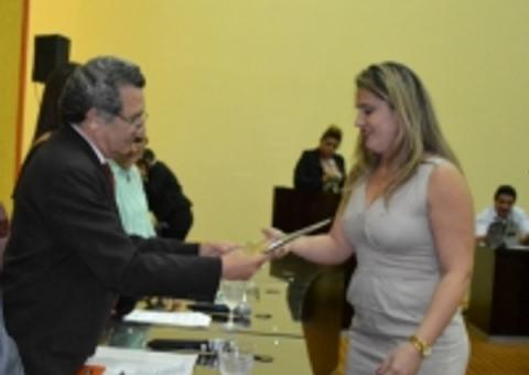 UEA certifica 77 servidores  