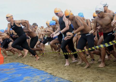 Matheus Andrade (AM) e Flávia Cantanhede vencem a I Maratona Aquática Amazonas