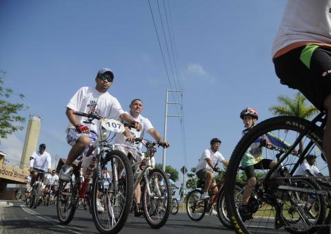 Ciclistas abrem a semana do turismo em Manaus