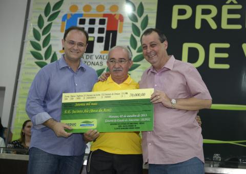 Interior é destaque no prêmio Escola de Valor entregue pelo governador Omar Aziz