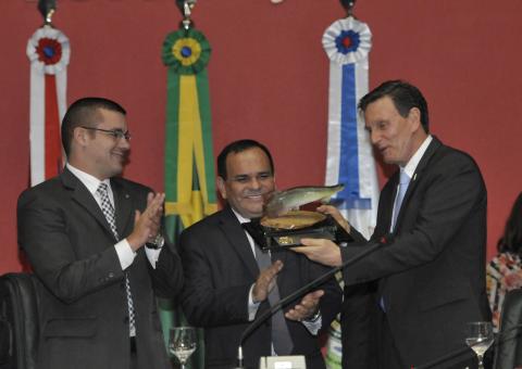  Ministro da Pesca anuncia R$ 1 bi para o Amazonas 