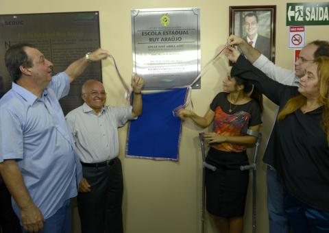 Omar reinaugura  escola Ruy Araújo
