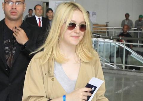   Atriz americana Dakota Fanning desembarca no Brasil 