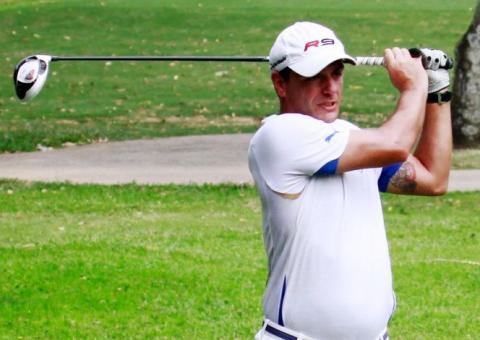  Rodrigo Lombardi aproveita folga para jogar golfe