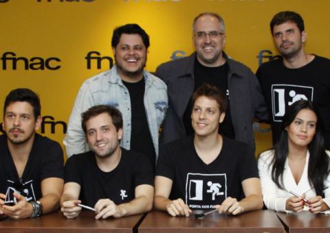  Equipe Porta dos Fundos realiza sessão de autógrafos