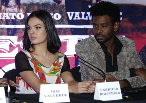 Atores participam da pré-estreia de "Faroeste Caboclo" 