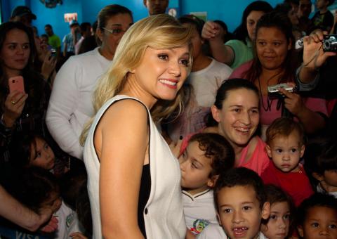  Eliana causa tumulto em evento infantil