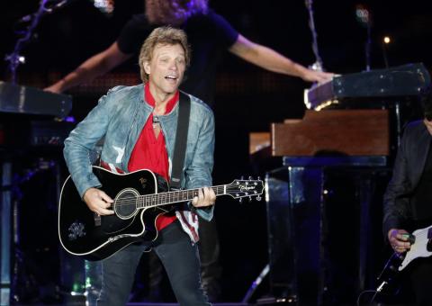 Bon Jovi canta no Rock in Rio com direito a beijos