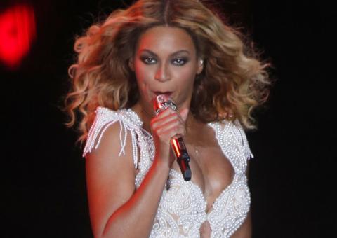 Beyoncé arrasa no Rock in Rio dançando Ah, lelek, lek, lek!