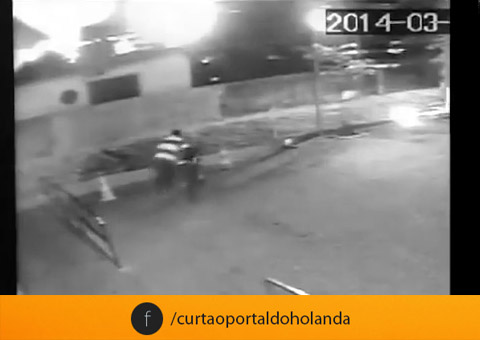 'Herói anônimo' esconde moto de assaltantes e eles são pegos