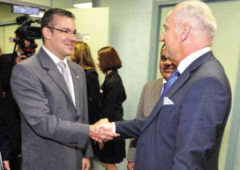 Josué Neto recebe embaixador da Suíça e garante boa acolhida aos turistas durante a Copa do Mundo