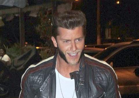  Atores de 'Império' vão fantasiados em festança no Rio