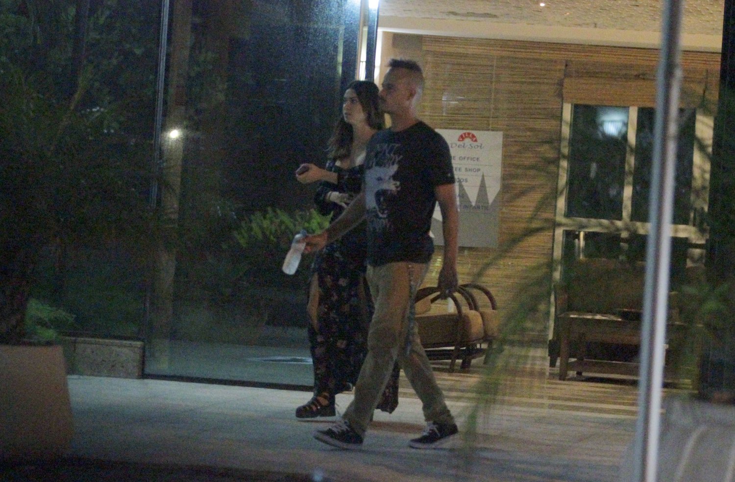 Paulinho Vilhena e Thaila Ayala são flagrados juntos