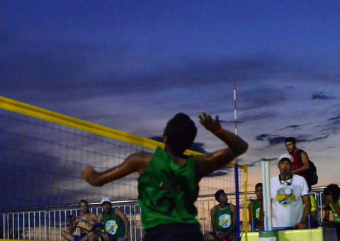 Vôlei de praia rouba a cena na Ponta Negra