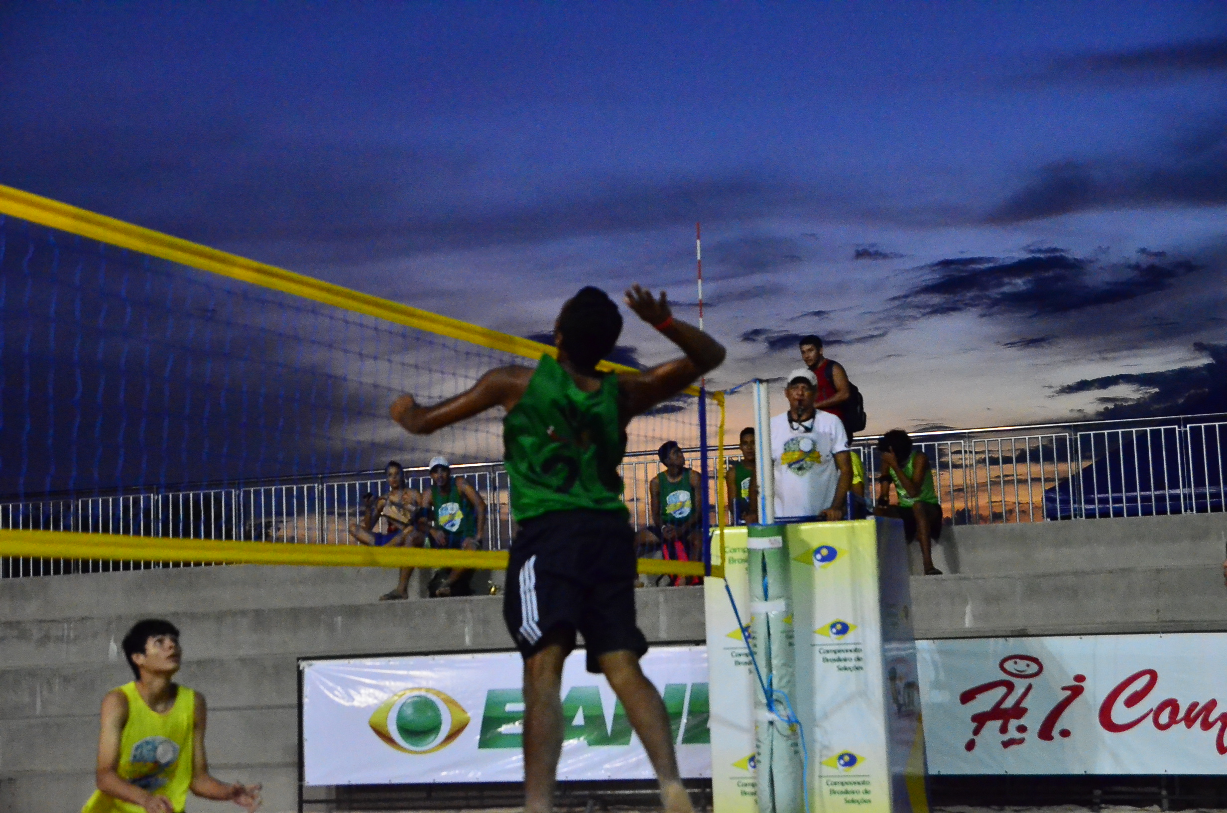 Vôlei de praia rouba a cena na Ponta Negra