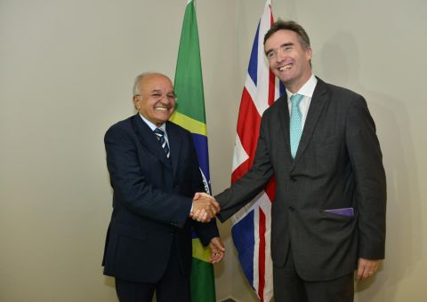 José Melo recebe embaixador do Reino Unido