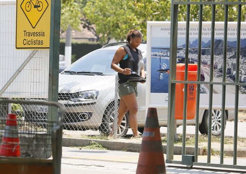 Atriz americana Queen Latifah passa as férias no Brasil