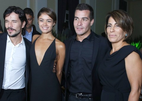   Elenco de 'Babilônia' se reúne em festa de lançamento da nova novela das 21h