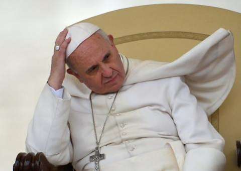 Papa Fracisco pede fim da violência na Ucrânia