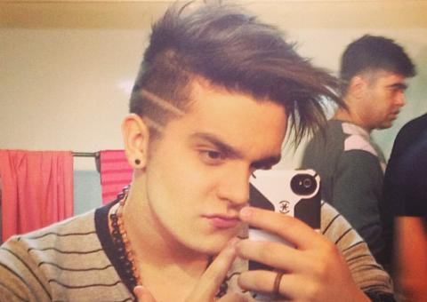 Luan Santana muda visual. Veja se você aprova.