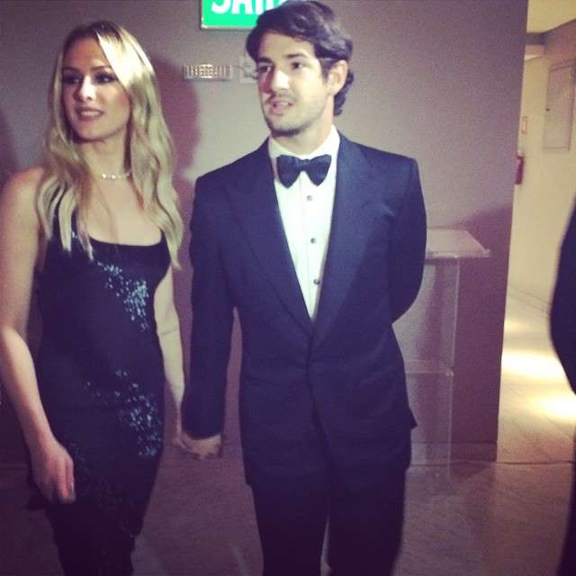 Fiorella Mattheis e Alexandre Pato assumem namoro e vão de mãos dadas a evento