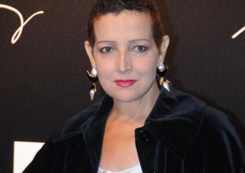 Após crítica, Betty Lago se irrita e xinga internauta