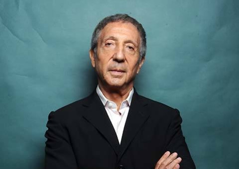 Poderoso compra posto de gasolina por causa do barulho