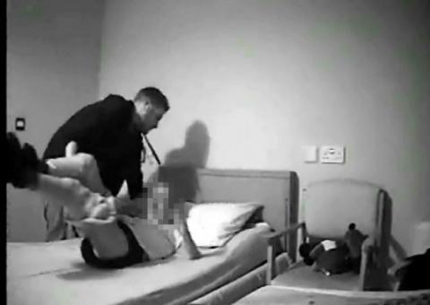 Funcionários de Casa de Repouso são flagrados batendo em idosa