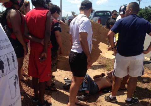  Motoqueiro sofre ferimentos graves ao capotar na ponte Rio Negro