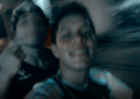 Dupla presa com moto clonada ostentava no WhatsApp dinheiro e sanduicheira