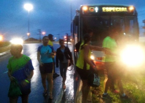 Ônibus com atletas sofre acidente na BR-174