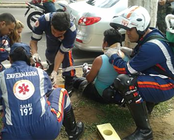 Um ferido em acidente na avenida Coronel Teixeira