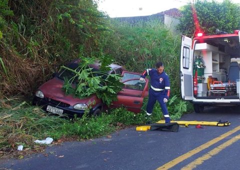 Acidente na Morada do Sol fere duas pessoas