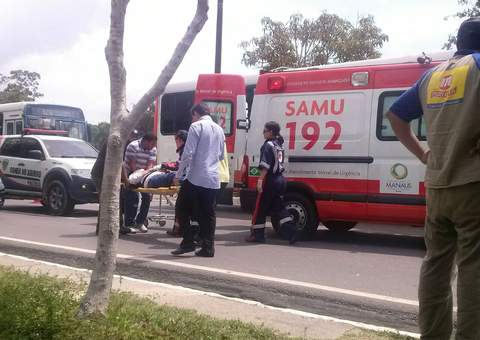 Acidente deixa motorista ferido na Ponta Negra