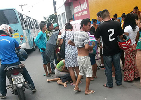 Motoqueiro atropela menor e causa fratura exposta