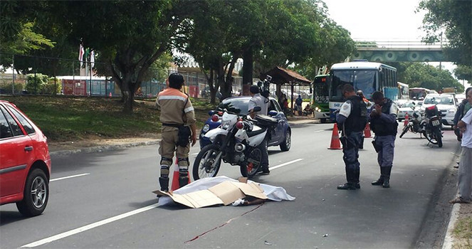 Idoso despreza passarela e morre atropelado