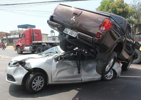Acidente próximo ao Sesi envolve quatro veículos e tem feridos